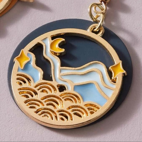 🦋 3/$24 Night and day circular dangling earrings / NWOT - Picture 3 of 3